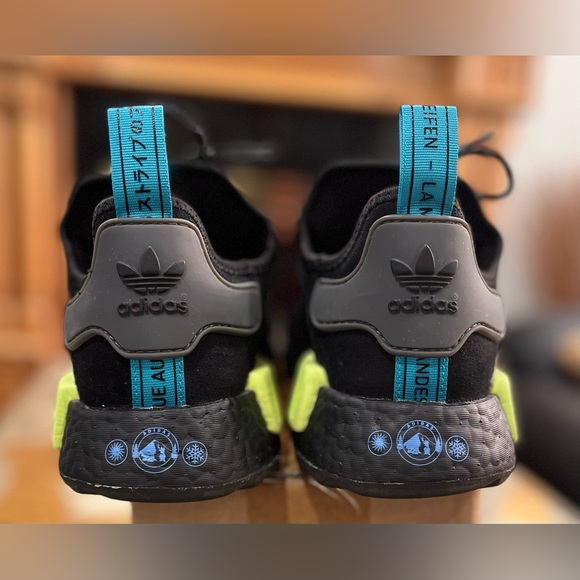 Core Black Semi Solar Yellow Adidas NMD R1 - Picture 2 of 4